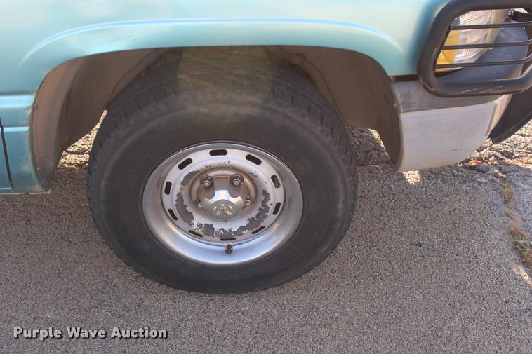 image for item L4867 1996 Dodge Ram 1500 Club Cab pickup truck