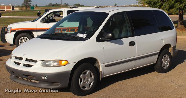 image for item L4868 2000 Dodge Caravan van