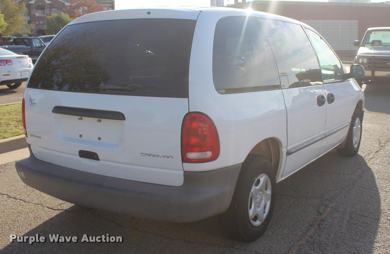 image for item L4868 2000 Dodge Caravan van