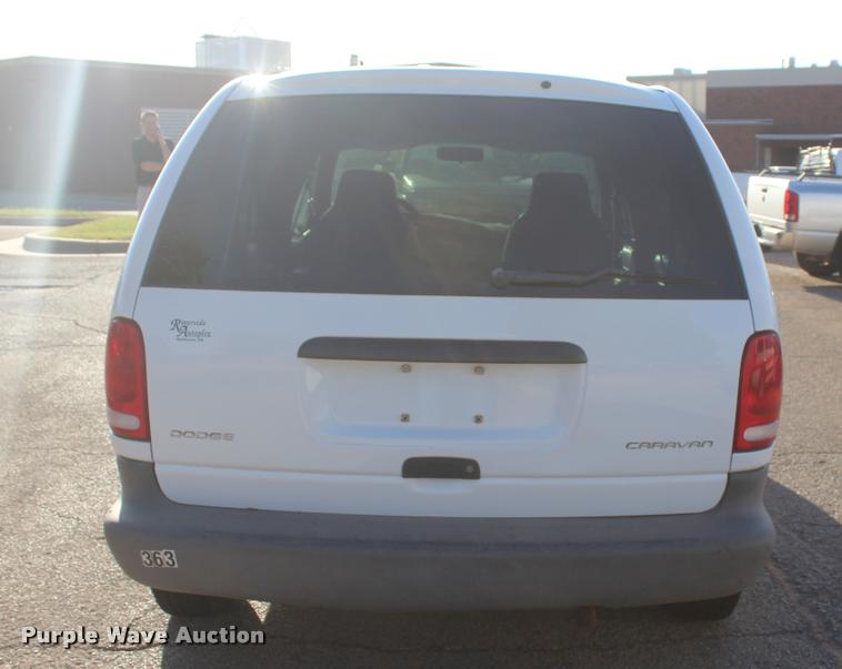 image for item L4868 2000 Dodge Caravan van