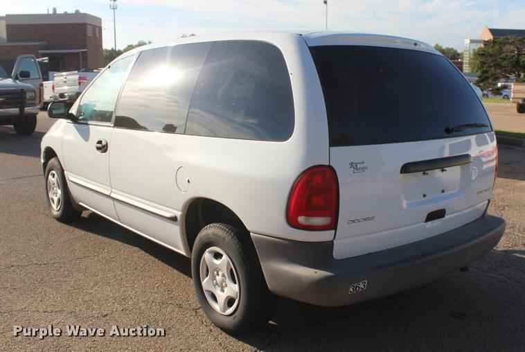 image for item L4868 2000 Dodge Caravan van