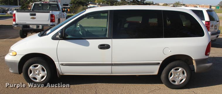image for item L4868 2000 Dodge Caravan van