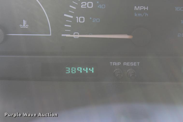 image for item L4868 2000 Dodge Caravan van