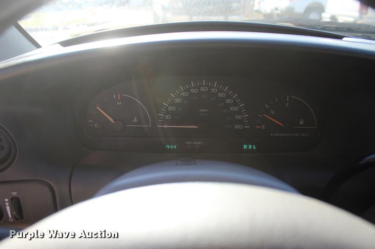 image for item L4868 2000 Dodge Caravan van