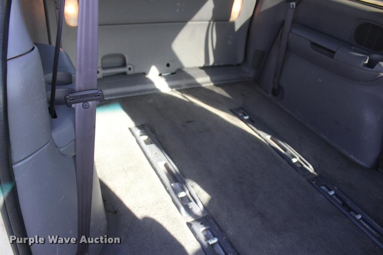 image for item L4868 2000 Dodge Caravan van