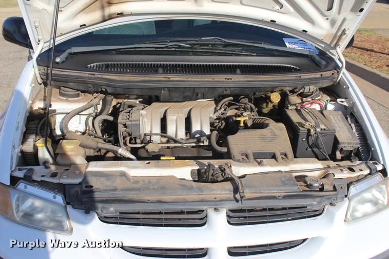 image for item L4868 2000 Dodge Caravan van