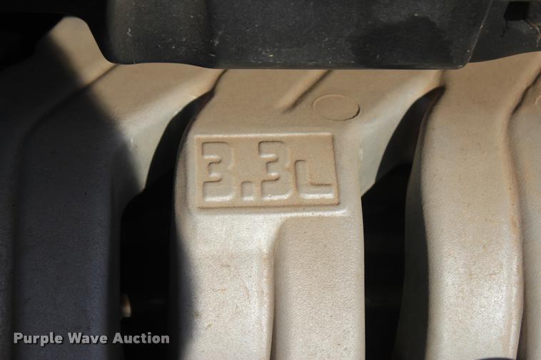 image for item L4868 2000 Dodge Caravan van