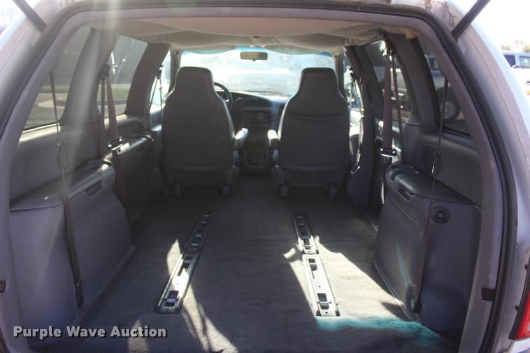 image for item L4868 2000 Dodge Caravan van