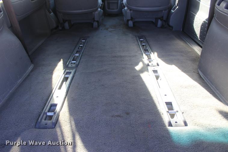 image for item L4868 2000 Dodge Caravan van