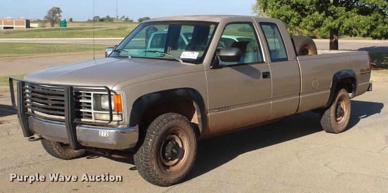 image for item L4870 1993 Chevrolet 2500 Ext. Cab pickup truck