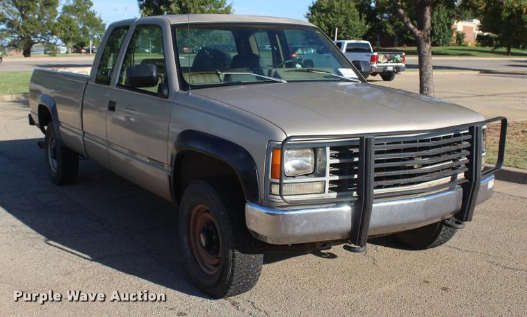 image for item L4870 1993 Chevrolet 2500 Ext. Cab pickup truck