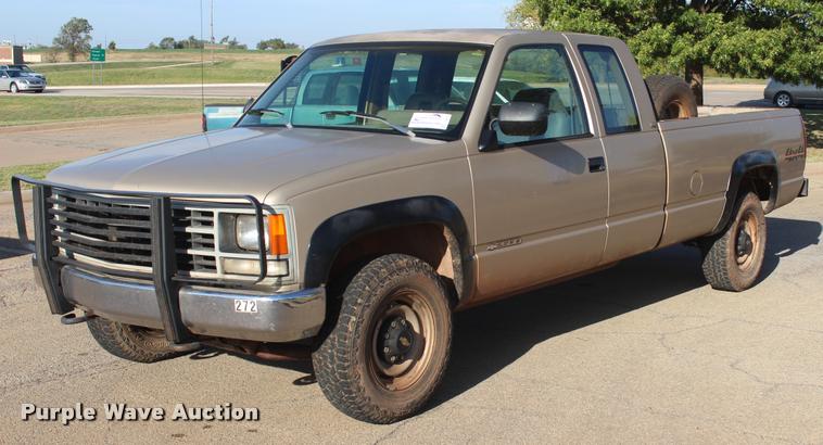 image for item L4870 1993 Chevrolet 2500 Ext. Cab pickup truck