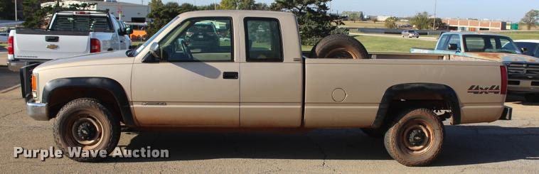 image for item L4870 1993 Chevrolet 2500 Ext. Cab pickup truck