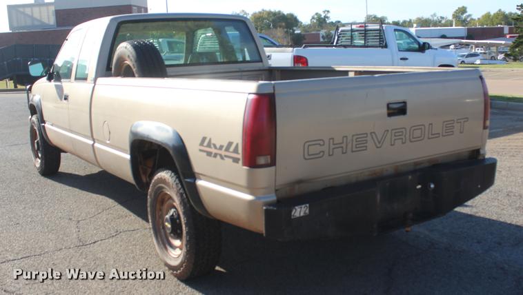 image for item L4870 1993 Chevrolet 2500 Ext. Cab pickup truck