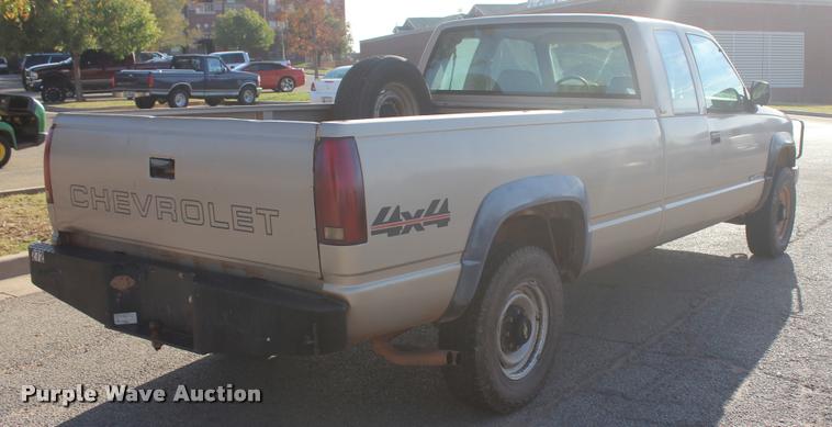 image for item L4870 1993 Chevrolet 2500 Ext. Cab pickup truck