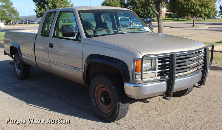 image for item L4870 1993 Chevrolet 2500 Ext. Cab pickup truck