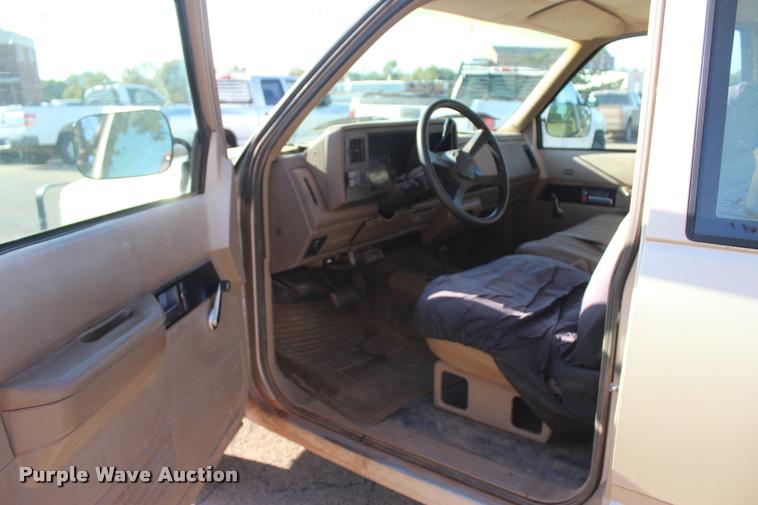 image for item L4870 1993 Chevrolet 2500 Ext. Cab pickup truck