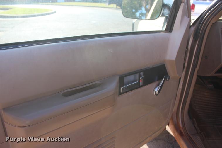 image for item L4870 1993 Chevrolet 2500 Ext. Cab pickup truck