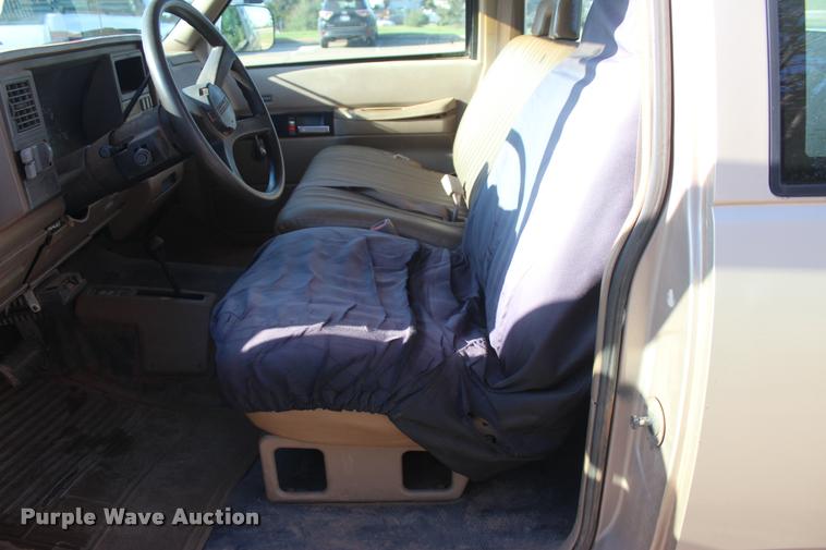 image for item L4870 1993 Chevrolet 2500 Ext. Cab pickup truck