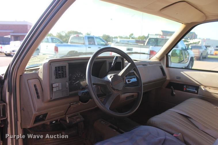 image for item L4870 1993 Chevrolet 2500 Ext. Cab pickup truck