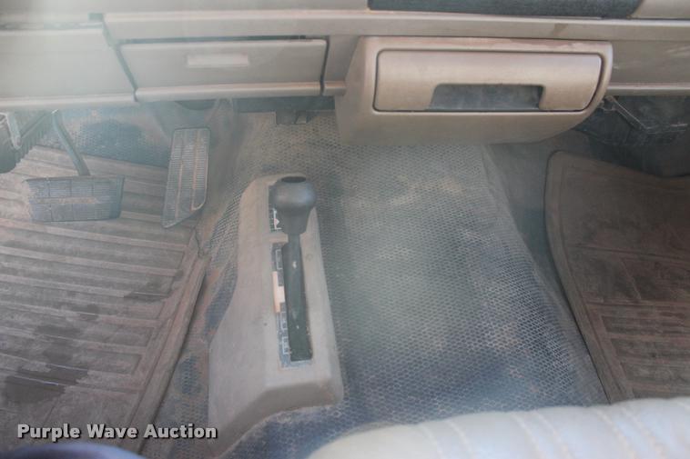 image for item L4870 1993 Chevrolet 2500 Ext. Cab pickup truck