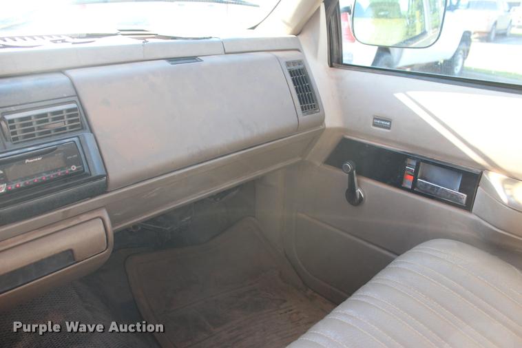 image for item L4870 1993 Chevrolet 2500 Ext. Cab pickup truck