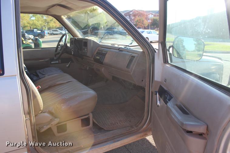 image for item L4870 1993 Chevrolet 2500 Ext. Cab pickup truck