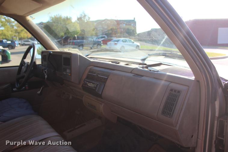 image for item L4870 1993 Chevrolet 2500 Ext. Cab pickup truck