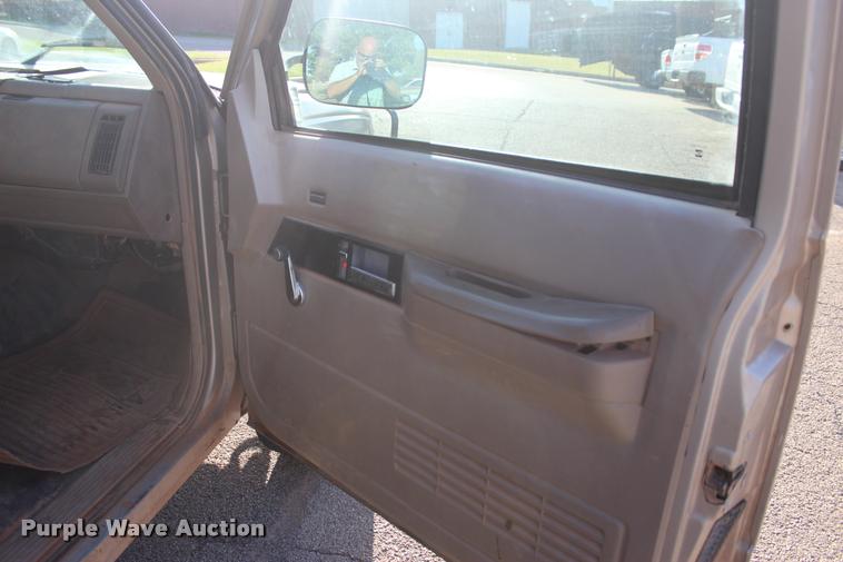 image for item L4870 1993 Chevrolet 2500 Ext. Cab pickup truck