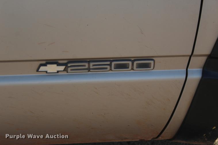 image for item L4870 1993 Chevrolet 2500 Ext. Cab pickup truck