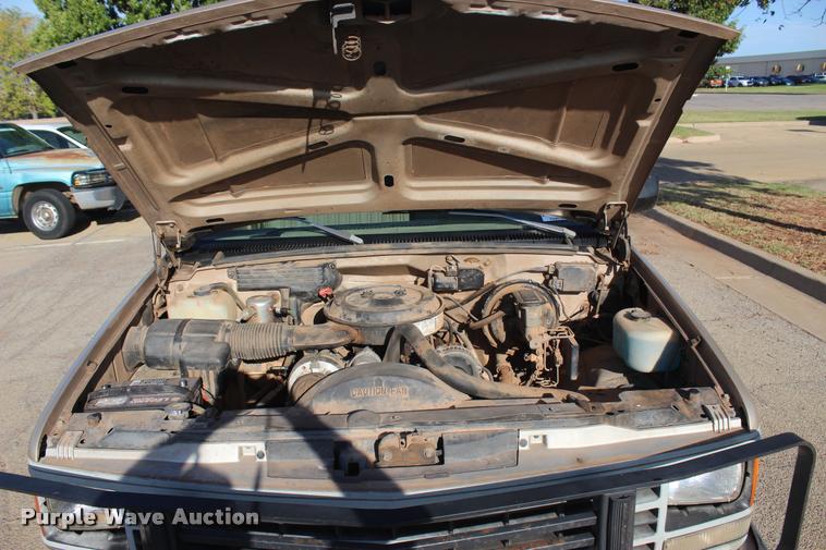 image for item L4870 1993 Chevrolet 2500 Ext. Cab pickup truck