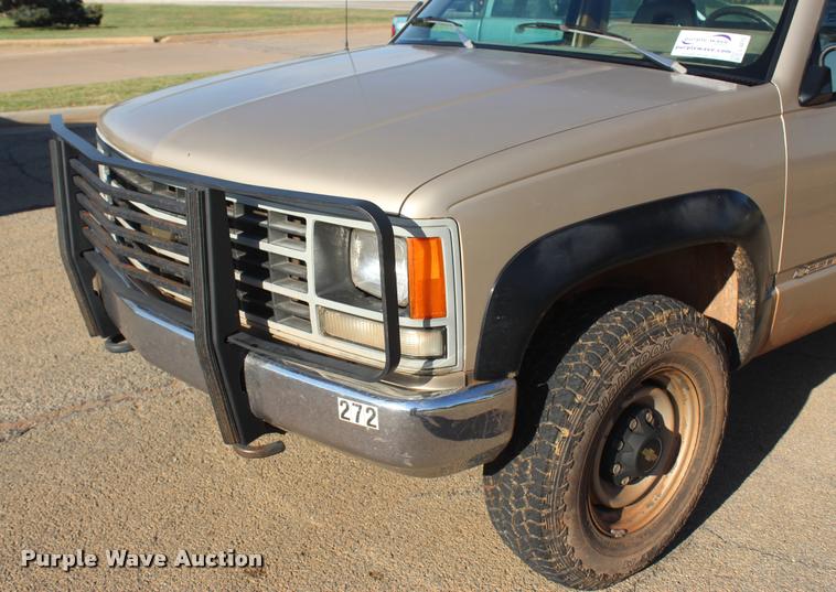 image for item L4870 1993 Chevrolet 2500 Ext. Cab pickup truck