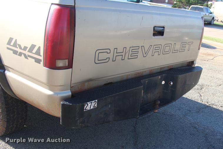 image for item L4870 1993 Chevrolet 2500 Ext. Cab pickup truck