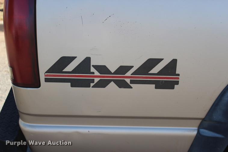 image for item L4870 1993 Chevrolet 2500 Ext. Cab pickup truck