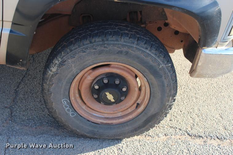 image for item L4870 1993 Chevrolet 2500 Ext. Cab pickup truck