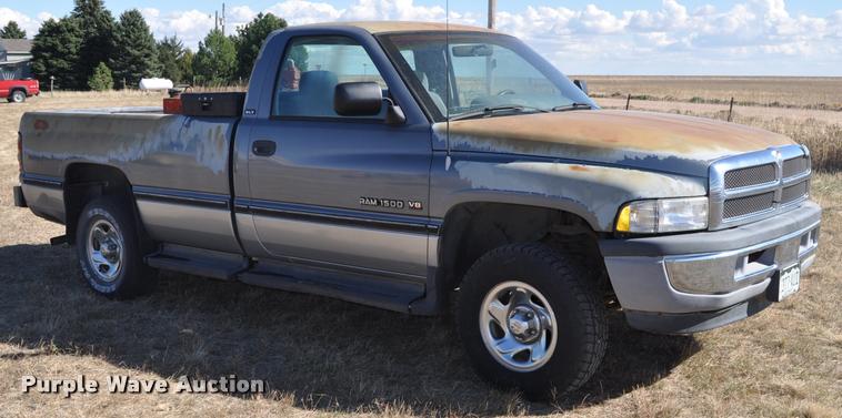 image for item L5030 1994 Dodge Ram 1500 pickup truck