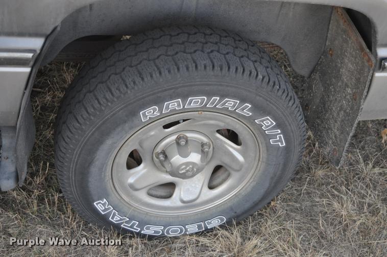 image for item L5030 1994 Dodge Ram 1500 pickup truck