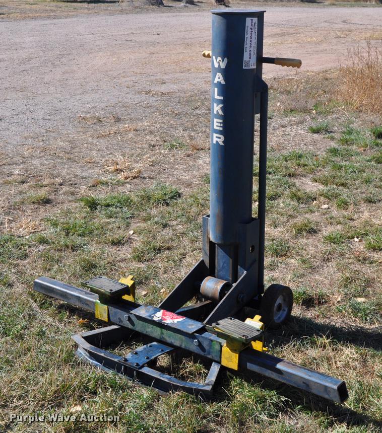 Walker 93696 bumper jack in Julesburg, CO Item L5035 sold Purple Wave