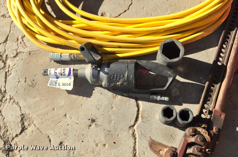 image for item L5044 Shop equipment