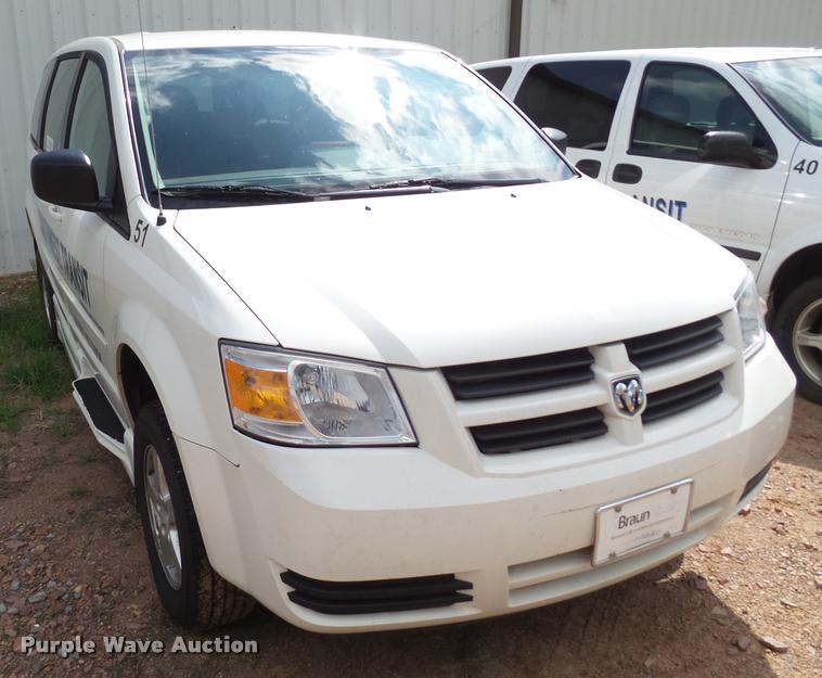 image for item L6609 2010 Dodge Grand Caravan van