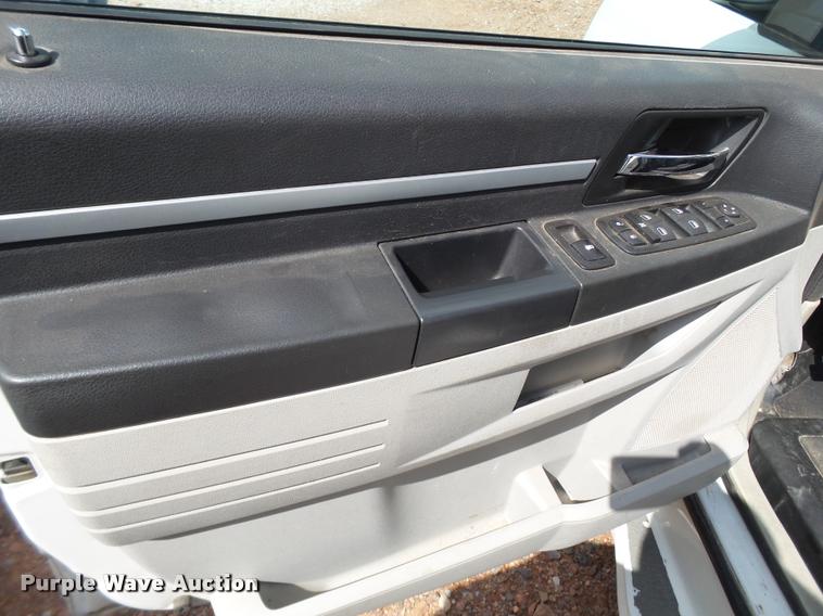 image for item L6609 2010 Dodge Grand Caravan van
