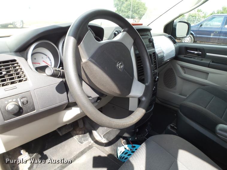 image for item L6609 2010 Dodge Grand Caravan van