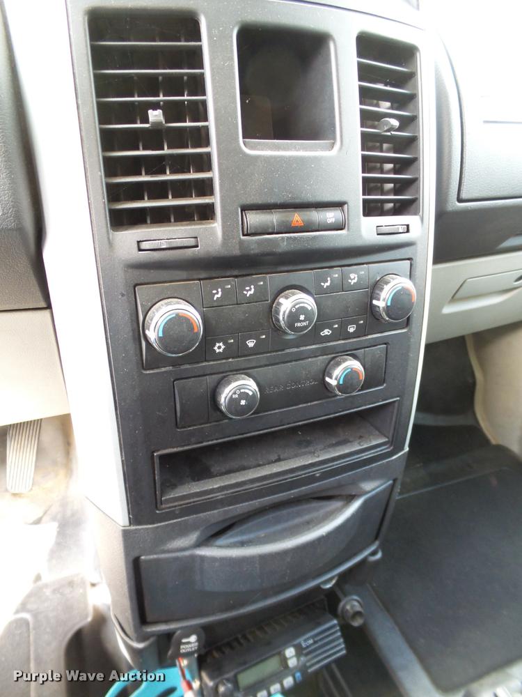 image for item L6609 2010 Dodge Grand Caravan van
