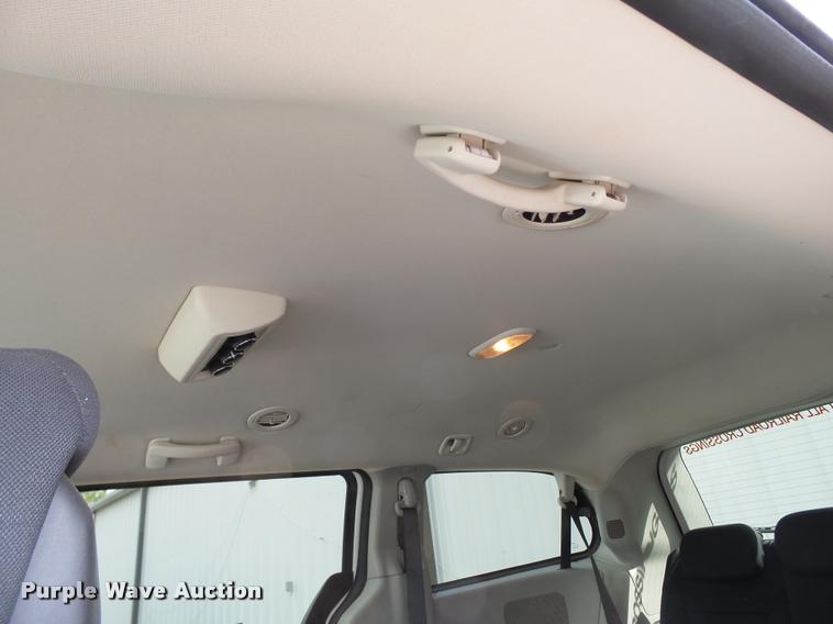 image for item L6609 2010 Dodge Grand Caravan van