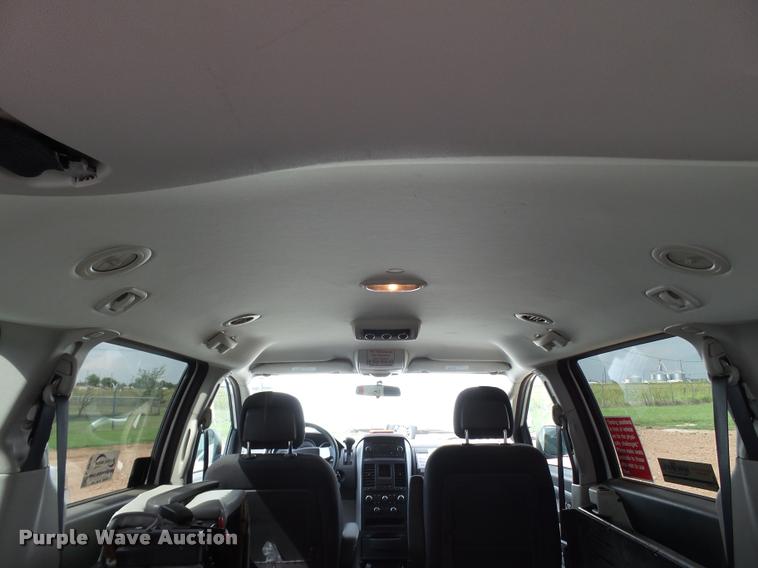 image for item L6609 2010 Dodge Grand Caravan van