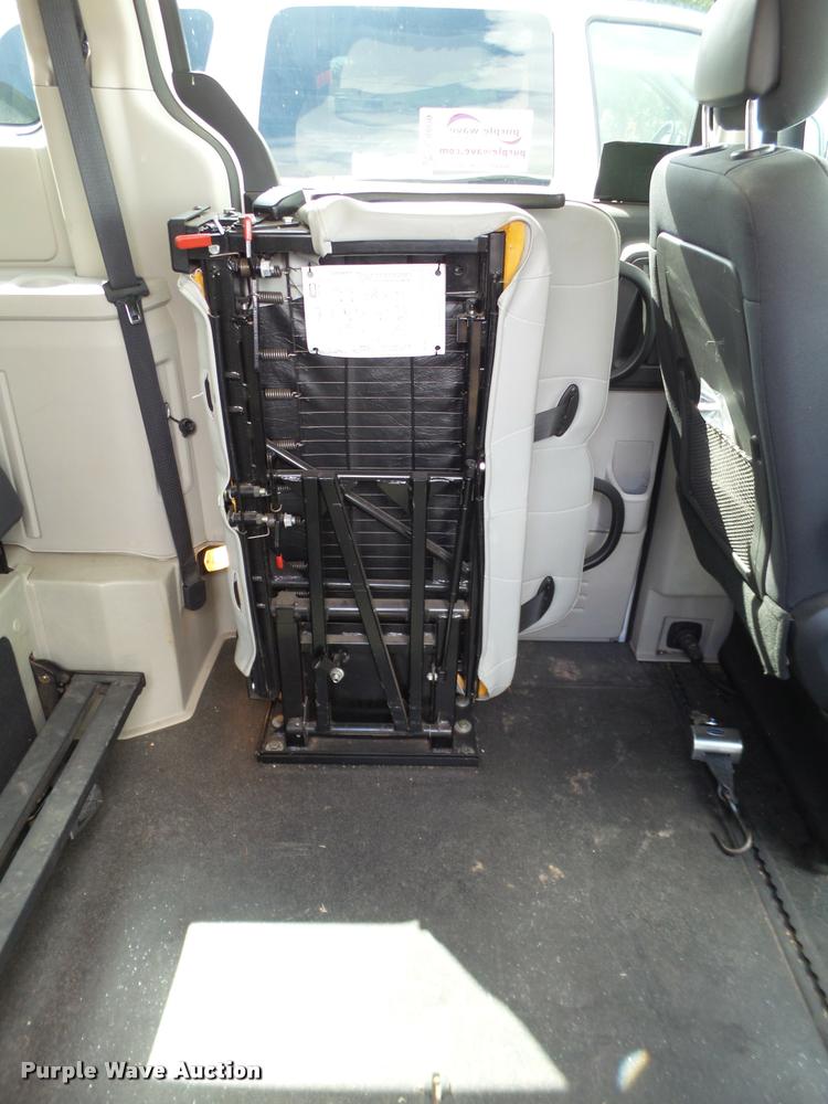 image for item L6609 2010 Dodge Grand Caravan van