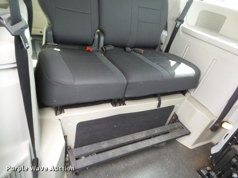 image for item L6609 2010 Dodge Grand Caravan van