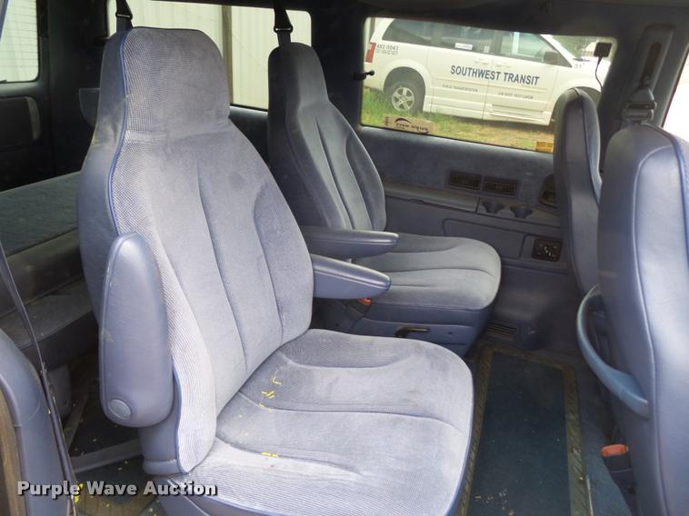 image for item L6610 1994 Dodge Grand Caravan van