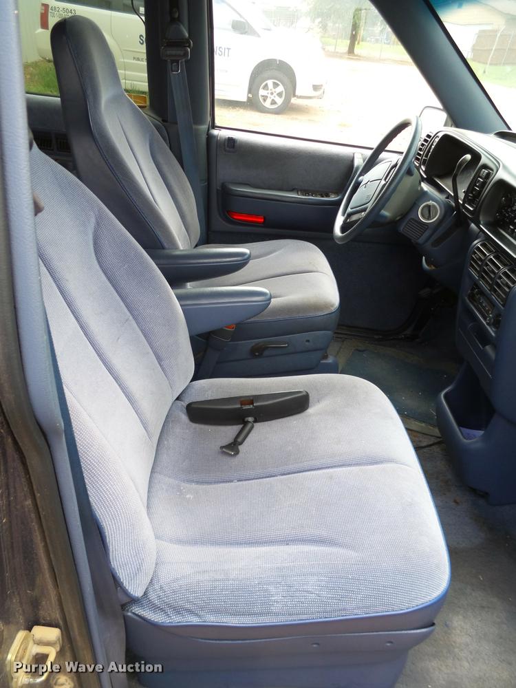 image for item L6610 1994 Dodge Grand Caravan van
