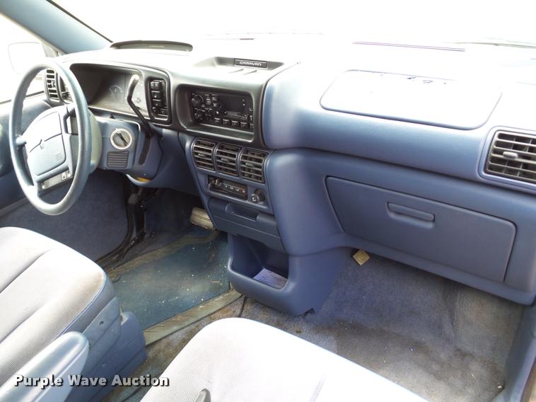 image for item L6610 1994 Dodge Grand Caravan van